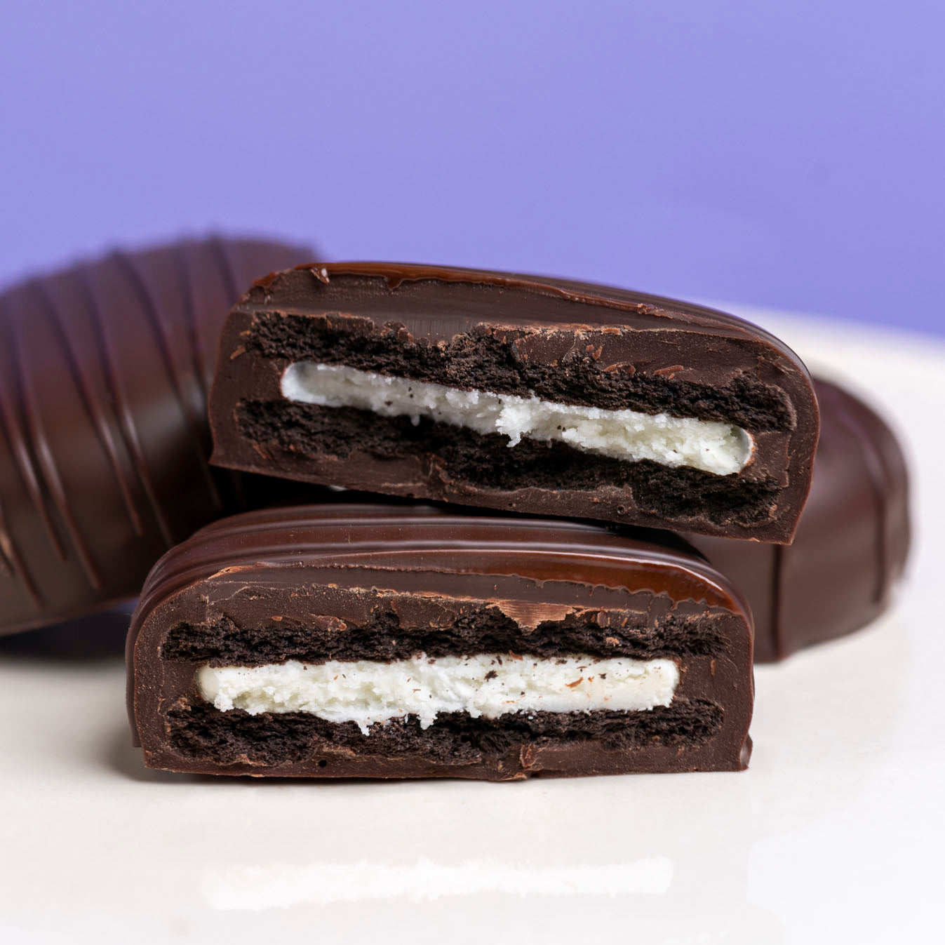 Dark Chocolate Drizzled Oreos – Nibbles & Bits